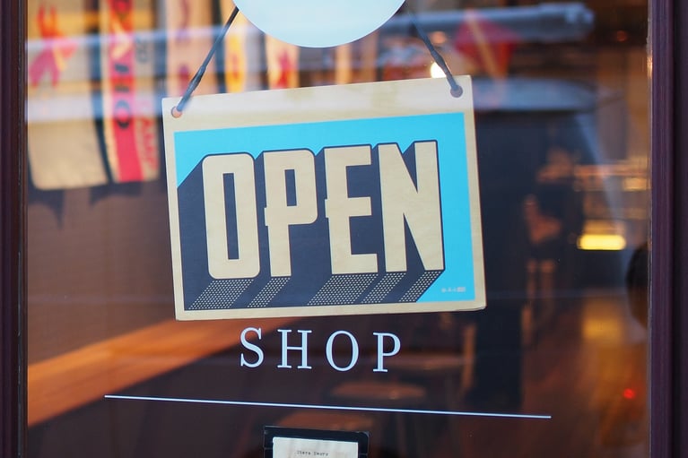 8 of the Best Retail Blogs Every Retailer Should Be Reading